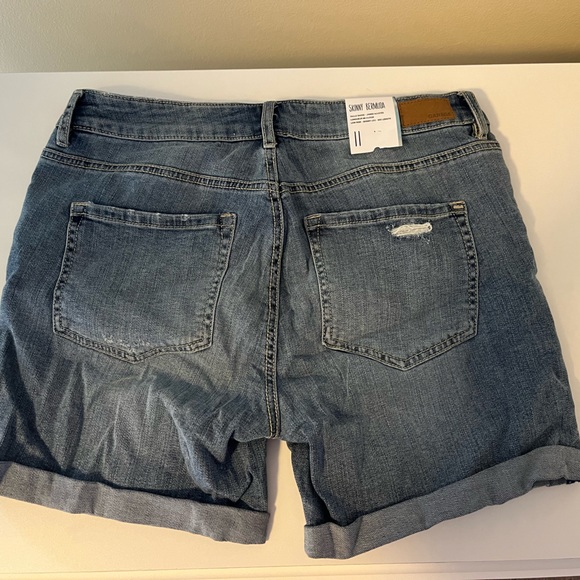 Garage Skinny Bermuda Shorts - Picture 2 of 5